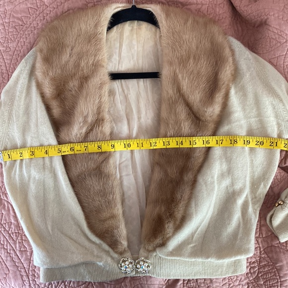 Vintage Cashmere Cardigan with Removable Fur Collar. - Picture 9 of 9